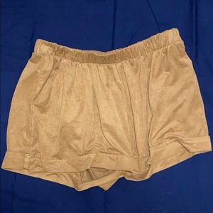 Suede brown shorts !